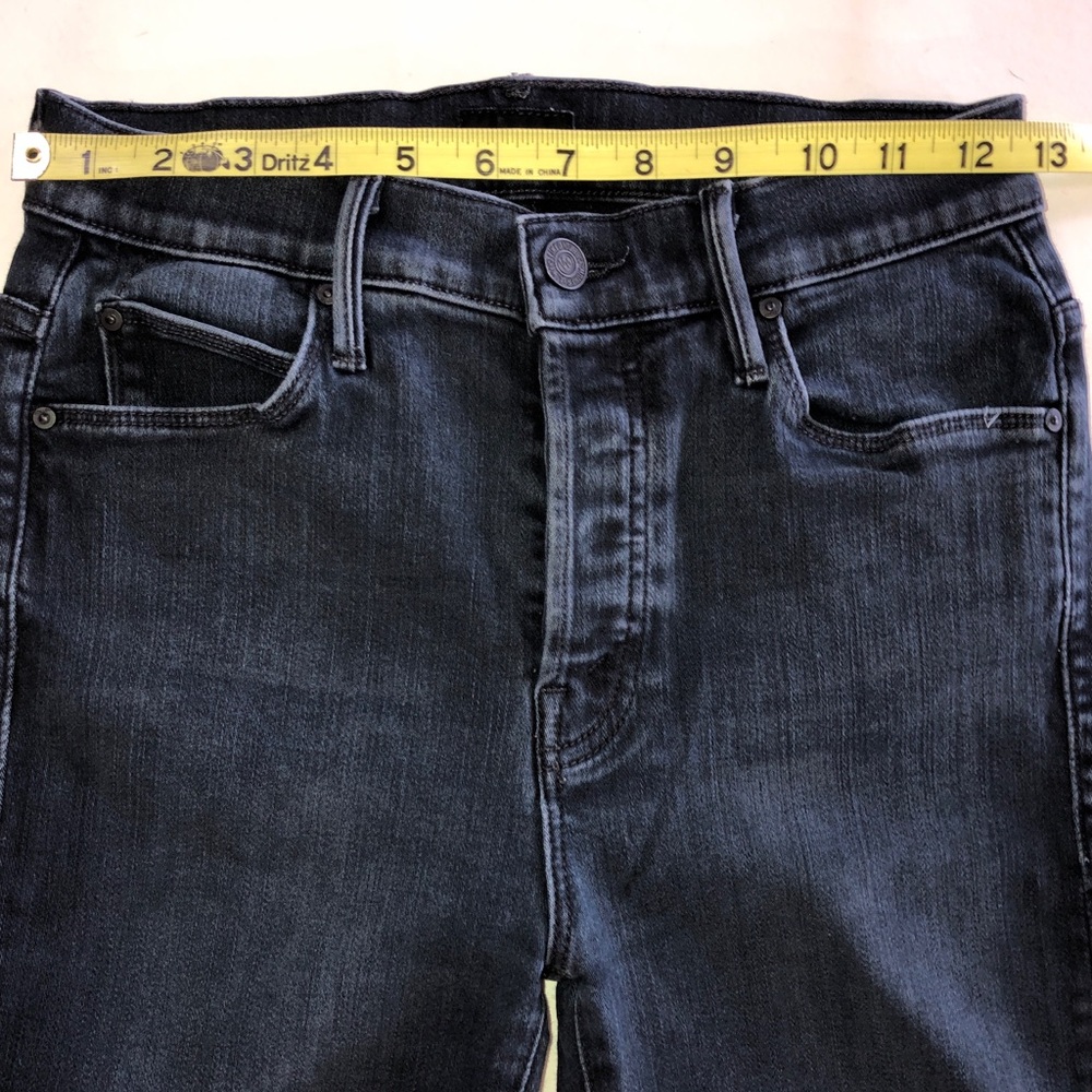MOTHER The Stunner Crop Blackbird Wash Buttonfly Jeans (25) - Picture 6 of 17